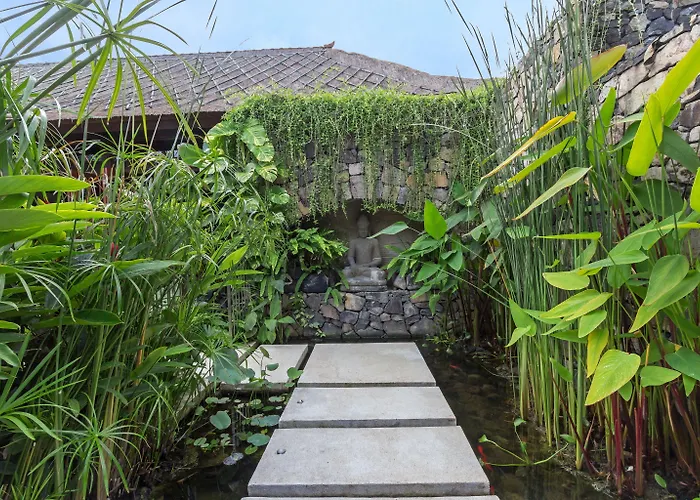 Hotel Suar Drupadi *